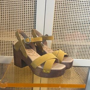 Sam Edleman Wood Block Platform Sandals in Mustard Yellow size 8